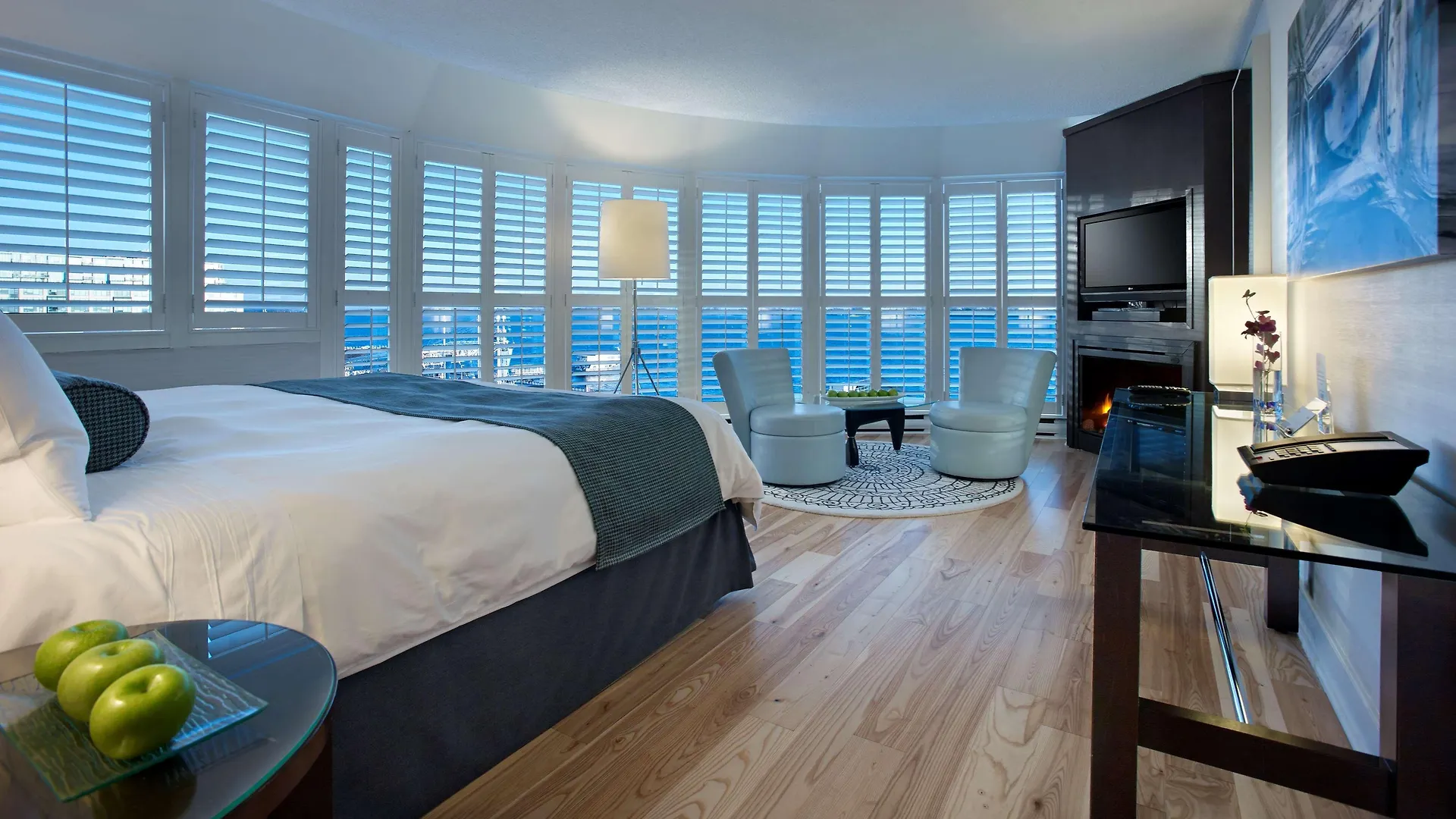 Отель Radisson Blu Toronto Downtown