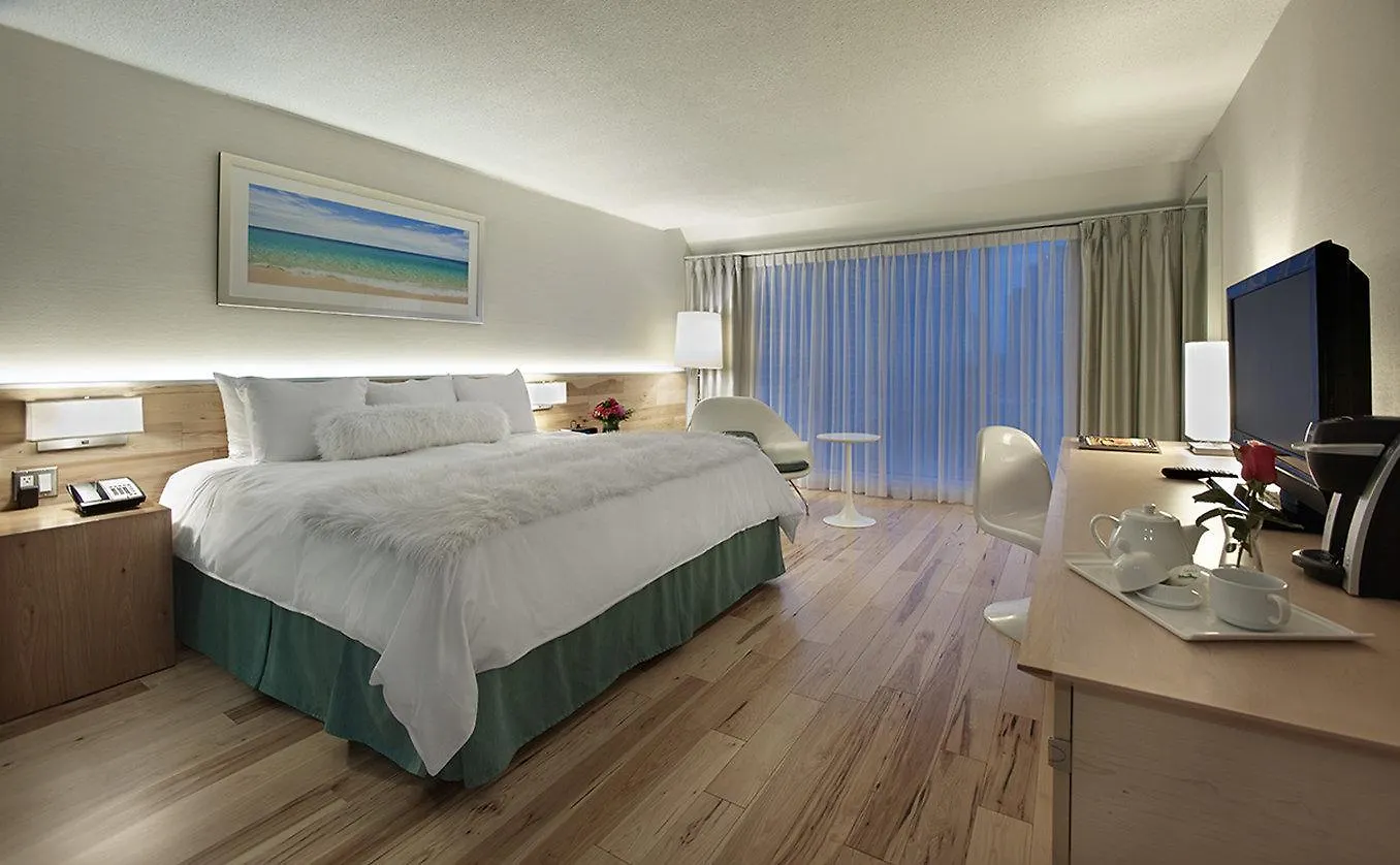 Отель Radisson Blu Toronto Downtown