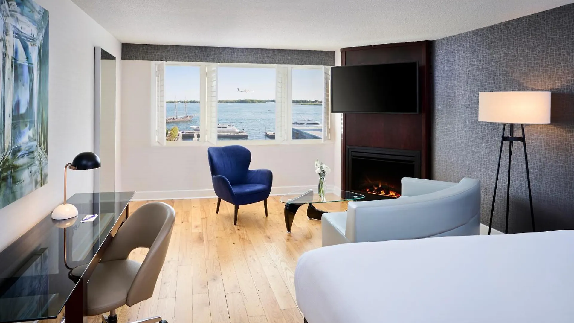 Отель Radisson Blu Toronto Downtown