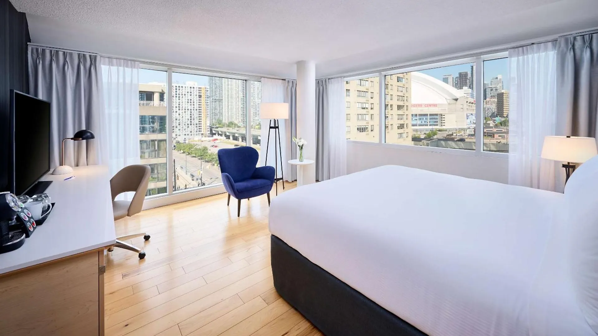 Отель Radisson Blu Toronto Downtown
