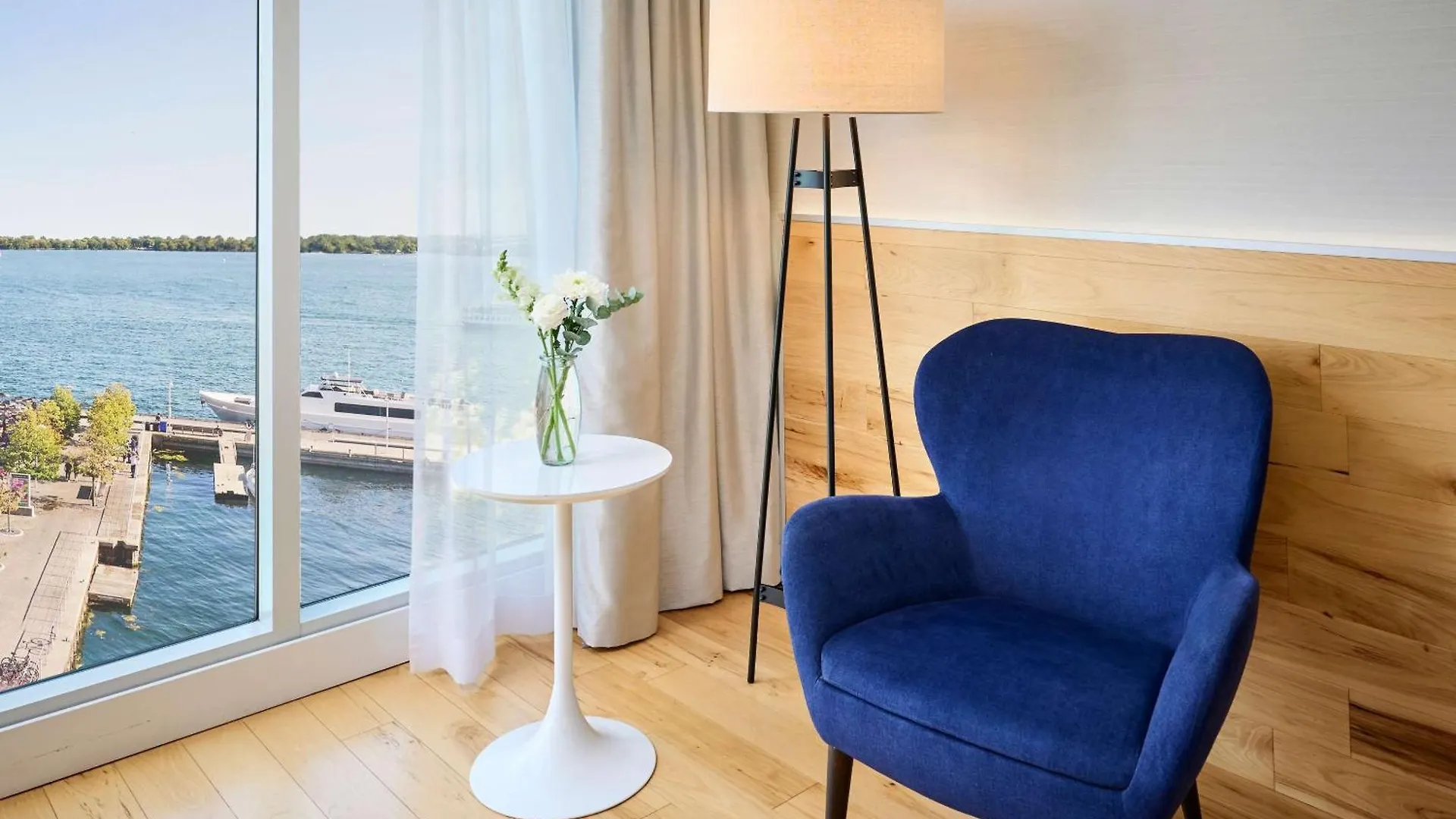 Отель Radisson Blu Toronto Downtown 4*,  Канада