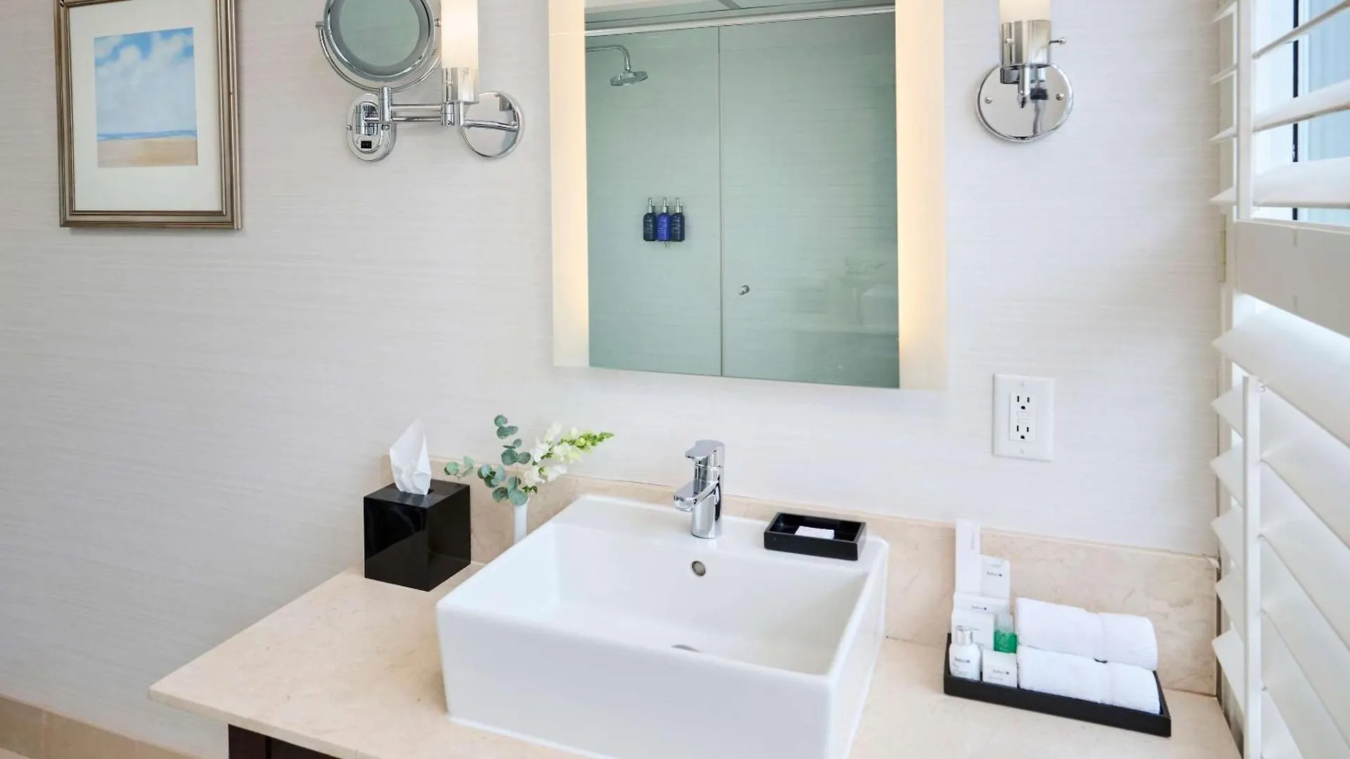 Отель Radisson Blu Toronto Downtown