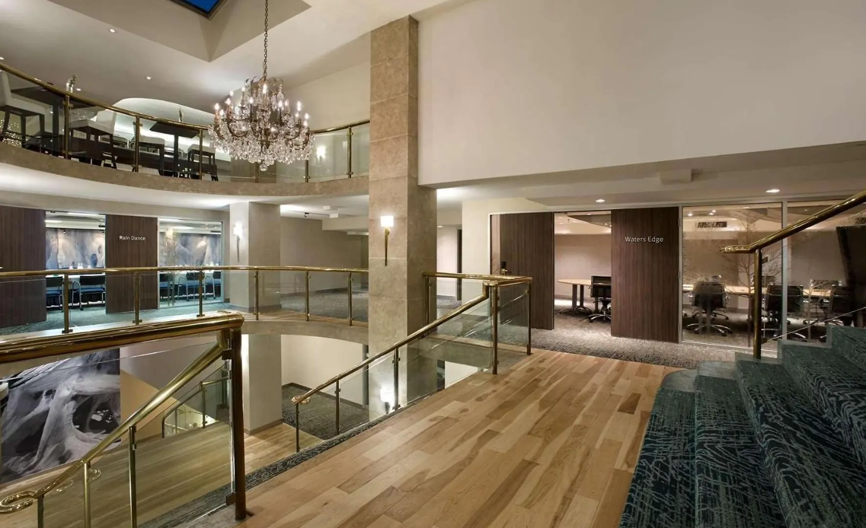 Отель Radisson Blu Toronto Downtown