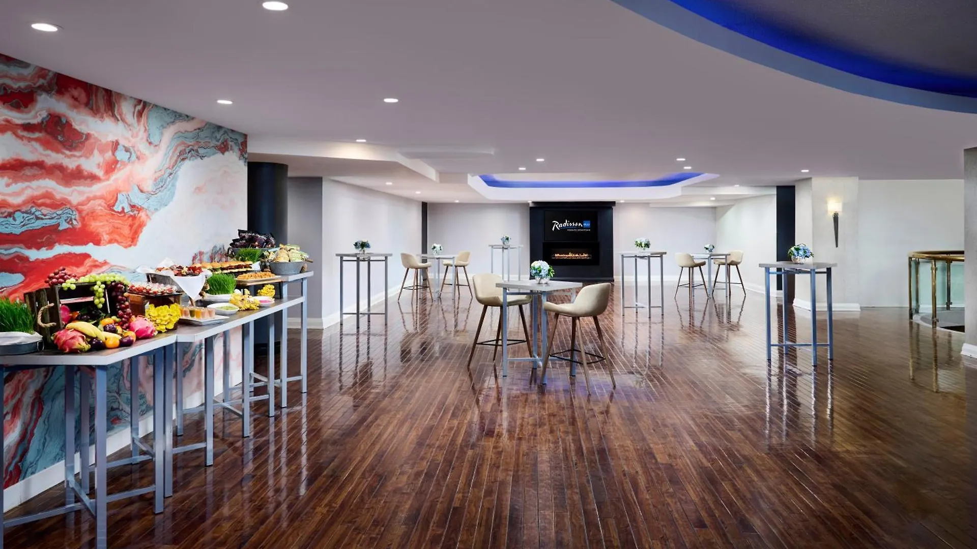 Отель Radisson Blu Toronto Downtown Канада
