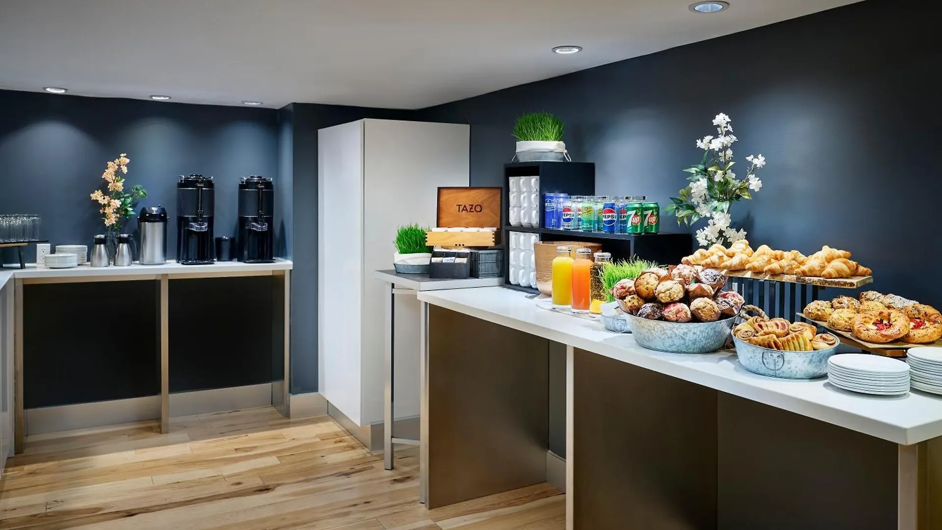 Отель Radisson Blu Toronto Downtown