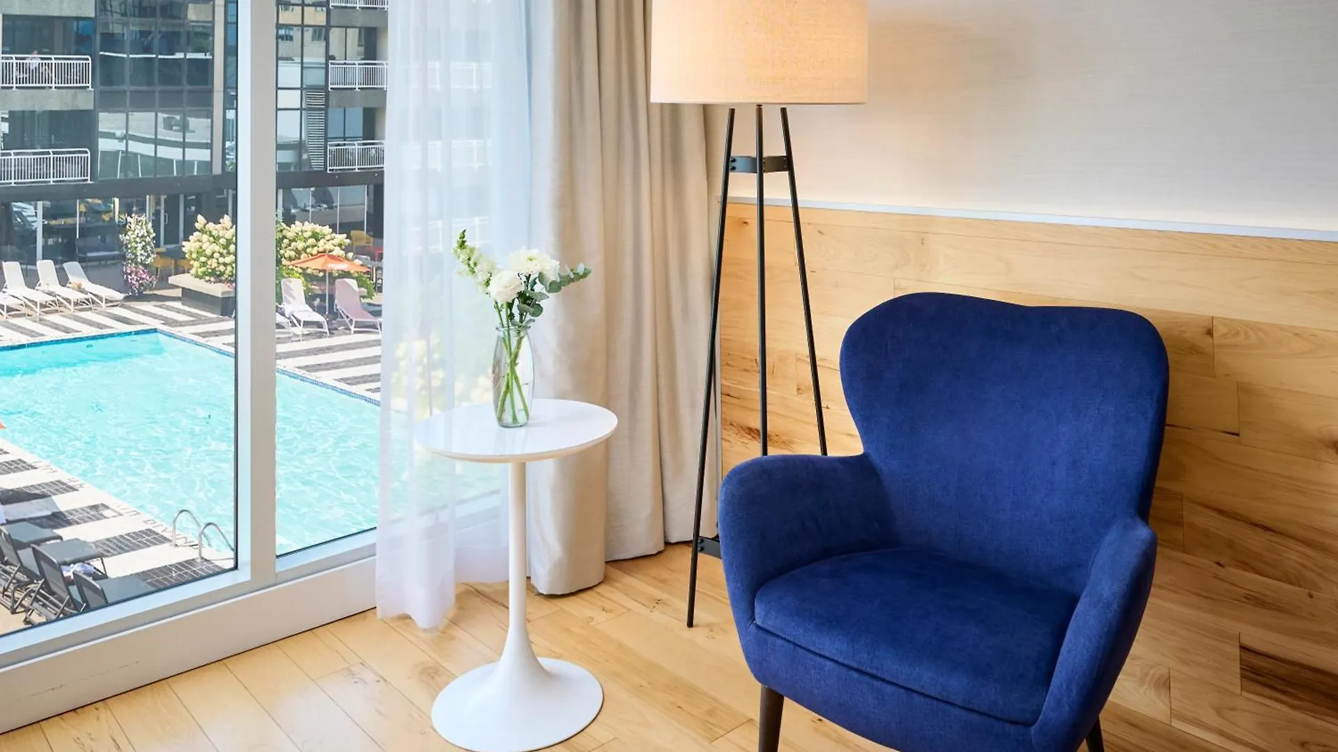 Отель Radisson Blu Toronto Downtown