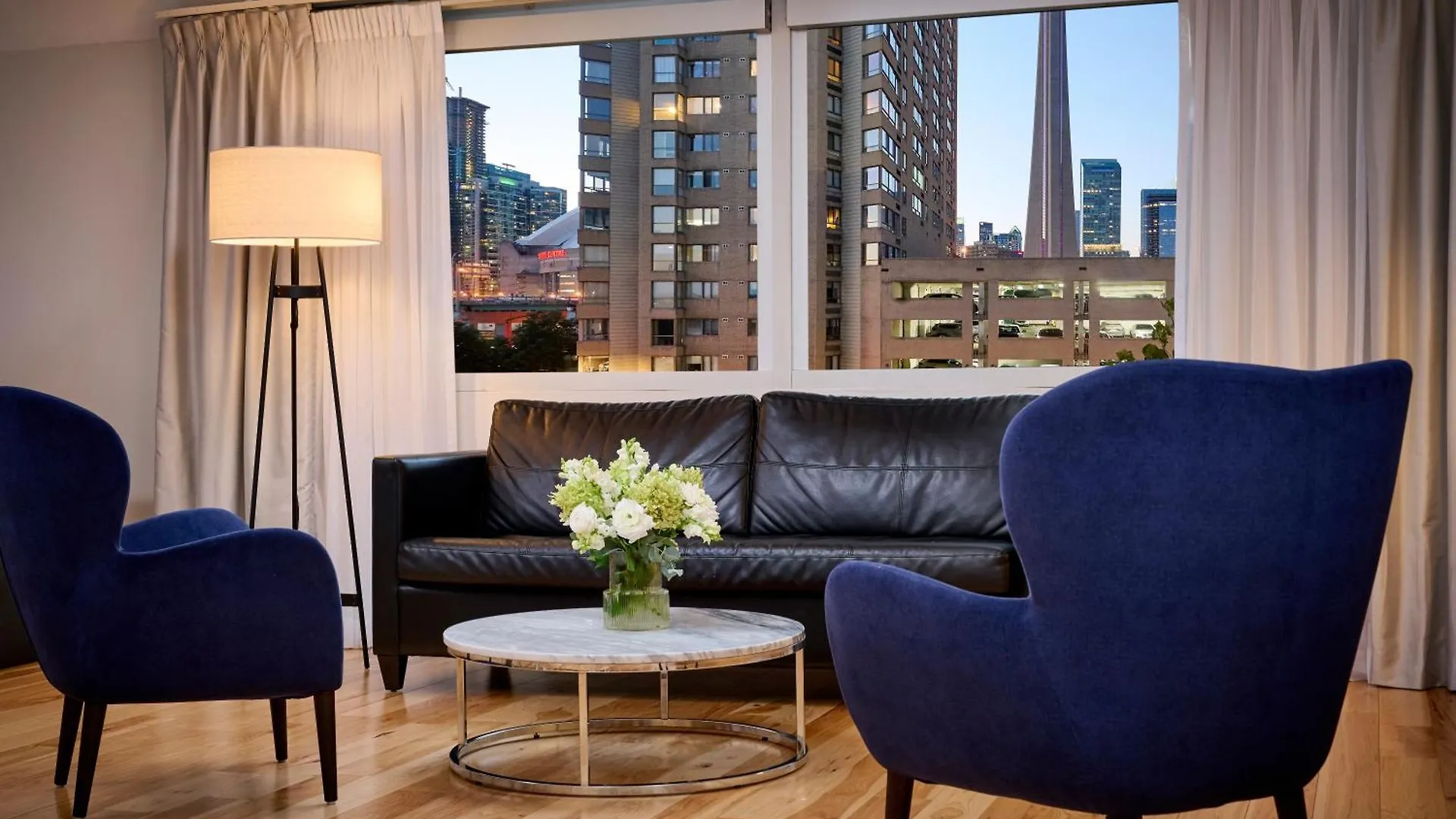 Radisson Blu Toronto Downtown Hotel 4*,