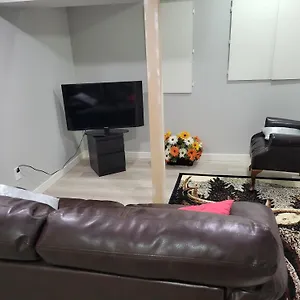 Holiday home Brand New 1 Bedroom Basement With Wifi
