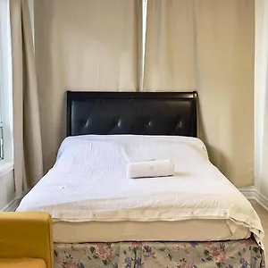 Warm Downtown Guest house
