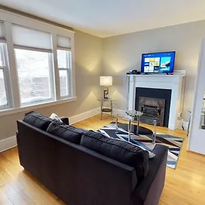 Appartement Bright, Clean, Private. In The Heart Of Downtown! Parking, Wi-fi And Netflix Included 